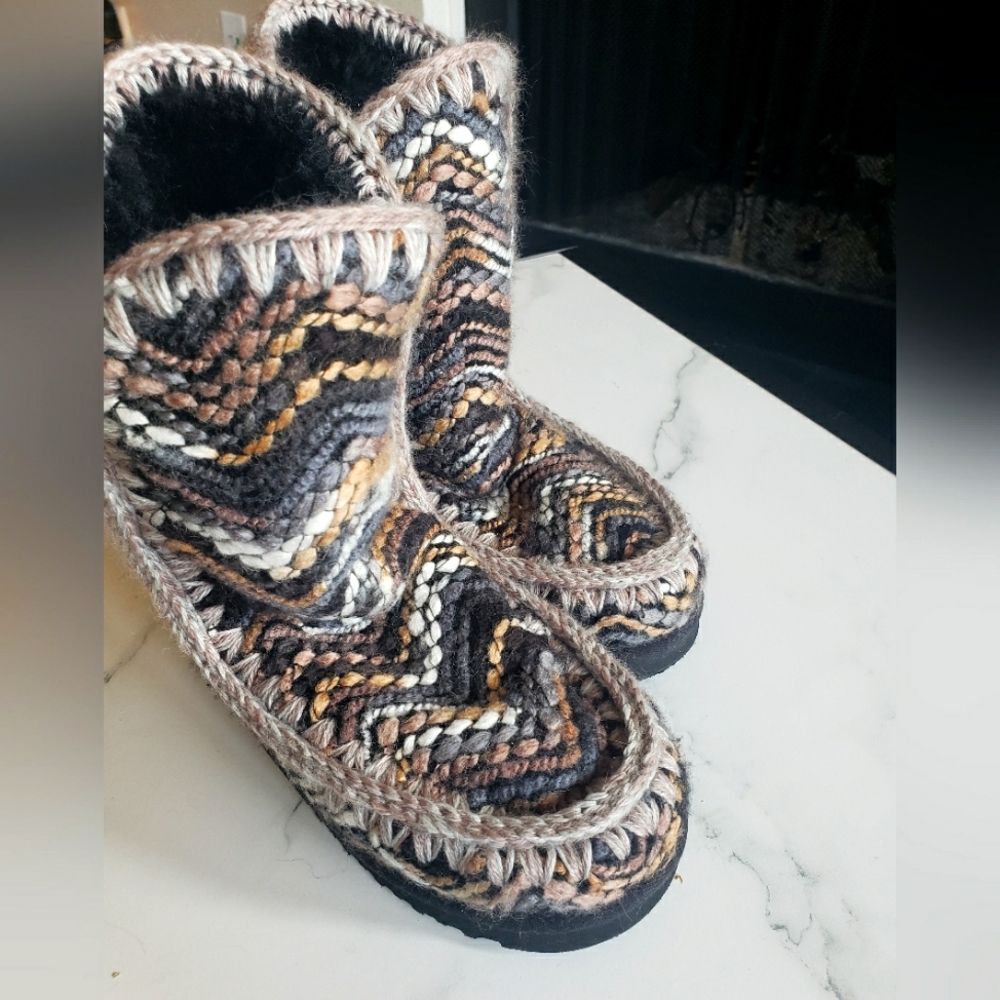 MOU boots
